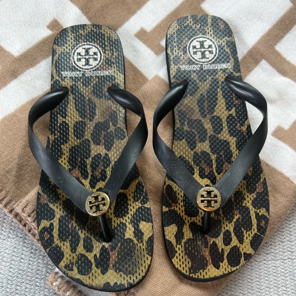 Tory burch black and gold leopard flip flops size 7.5